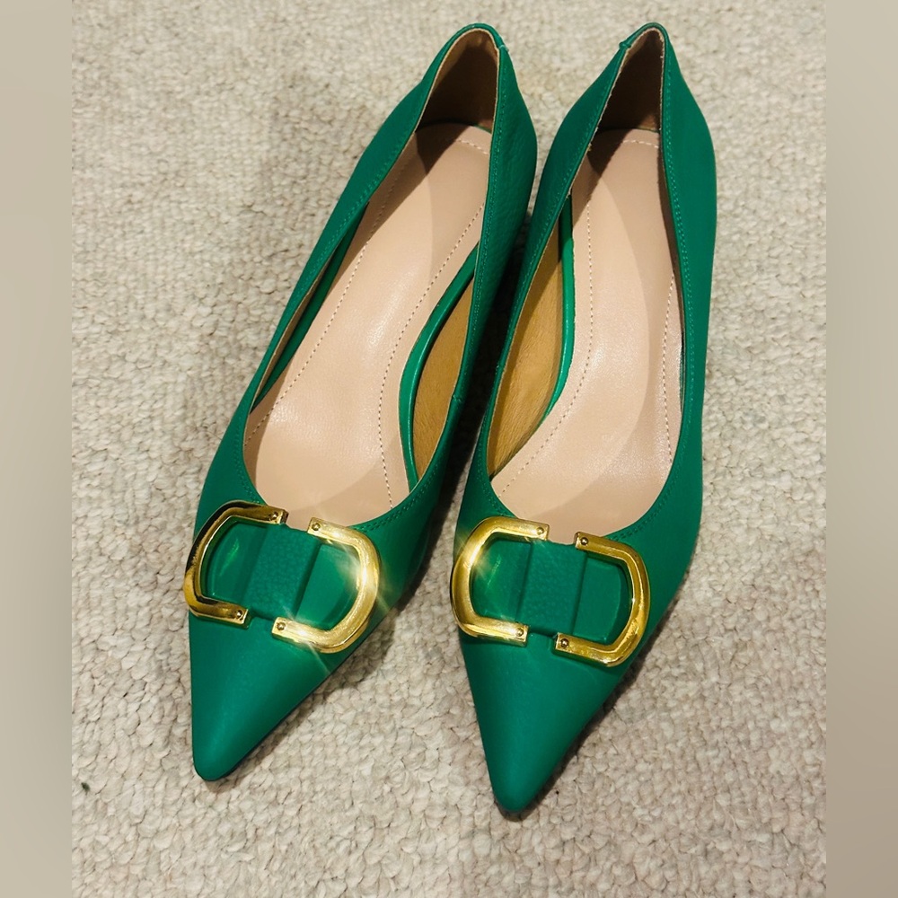 Elegant Green Leather Heels with Gold Accent